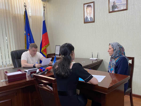 deputat-gosdumy-artem-bichaev-vyslushal-obrashhenija-dagestancev-ed704c9 Депутат Госдумы Артем Бичаев выслушал обращения дагестанцев