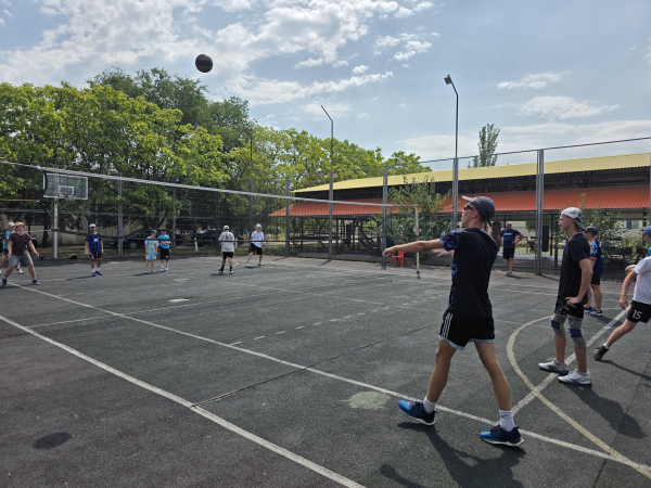 zaur-askenderov-vstretilsja-s-pribyvshimi-v-dagestan-detmi-iz-kurskoj-i-zaporozhskoj-oblastej-9282732 Заур Аскендеров встретился с прибывшими в Дагестан детьми из Курской и Запорожской областей