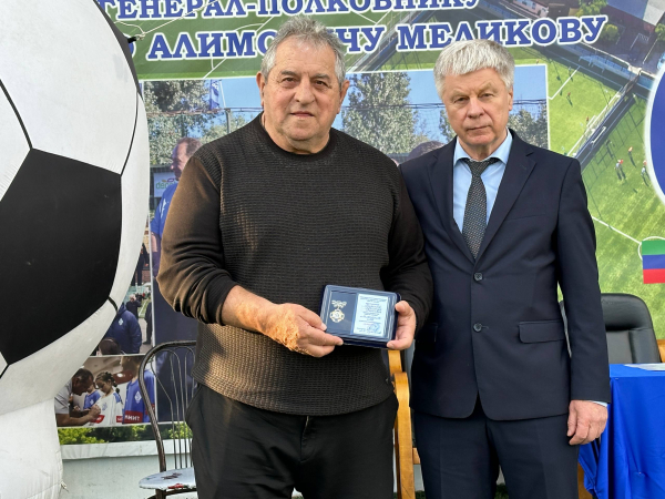 futbolnyj-turnir-k-80-letiju-gadzhi-gadzhieva-proveli-v-mahachkale-080d322 Футбольный турнир к 80-летию Гаджи Гаджиева провели в Махачкале