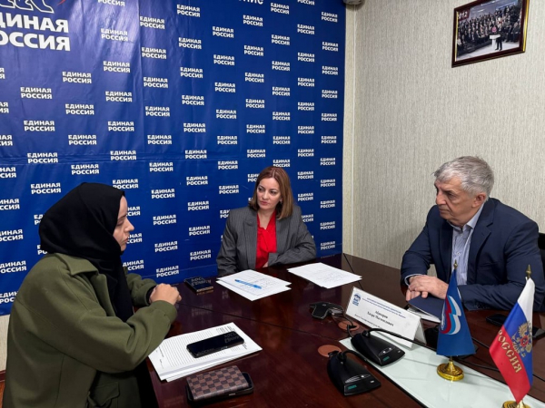 deputat-gosdumy-rf-hizri-abakarov-provel-priem-grazhdan-v-mahachkale-8144a0a Депутат Госдумы РФ Хизри Абакаров провел прием граждан в Махачкале