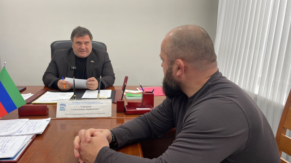 deputat-gosdumy-rf-sajgidpasha-umahanov-vyslushal-obrashhenija-dagestancev-v-hode-priema-b092de8 Депутат Госдумы РФ Сайгидпаша Умаханов выслушал обращения дагестанцев в ходе приема