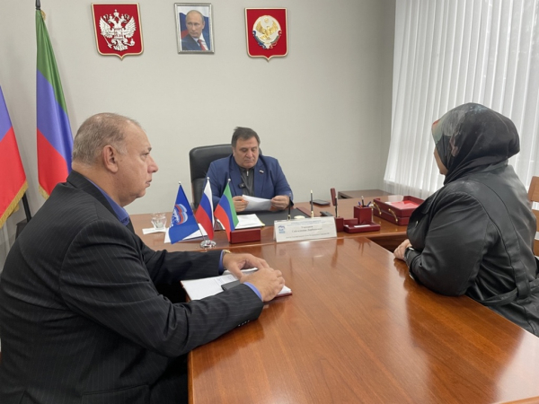 deputat-sajgidpasha-umahanov-provel-lichnyj-priem-grazhdan-na-ploshhadke-edinoj-rossii-8267906 Депутат Сайгидпаша Умаханов провел личный прием граждан на площадке «Единой России»