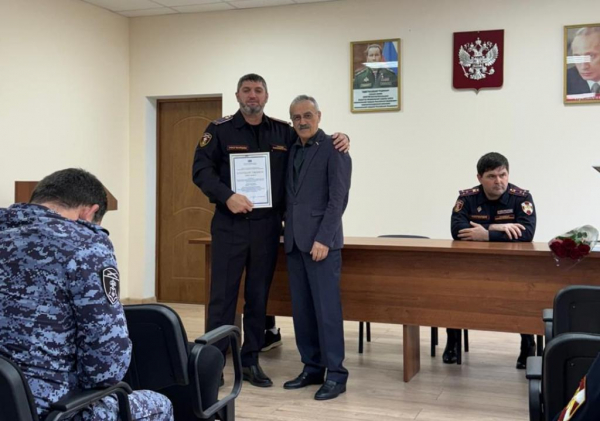 nurbagand-nurbagandov-vruchil-blagodarnosti-sotrudnikam-upravlenija-vnevedomstvennoj-ohrany-rosgvardii-v-mahachkale-929054c Нурбаганд Нурбагандов вручил благодарности сотрудникам Управления вневедомственной охраны Росгвардии в Махачкале