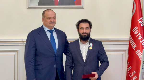 sergej-melikov-vstretilsja-s-dvojnym-chempionom-ufc-islamom-mahachevym-99f6c18 Сергей Меликов встретился с двойным чемпионом UFC Исламом Махачевым