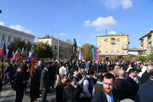 v-mahachkale-otkryli-pamjatnik-vydajushhemusja-gosudarstvennomu-dejatelju-dzhelal-ed-dinu-korkmasovu-c978ba2 В Махачкале открыли памятник выдающемуся государственному деятелю Джелал-эд-Дину Коркмасову